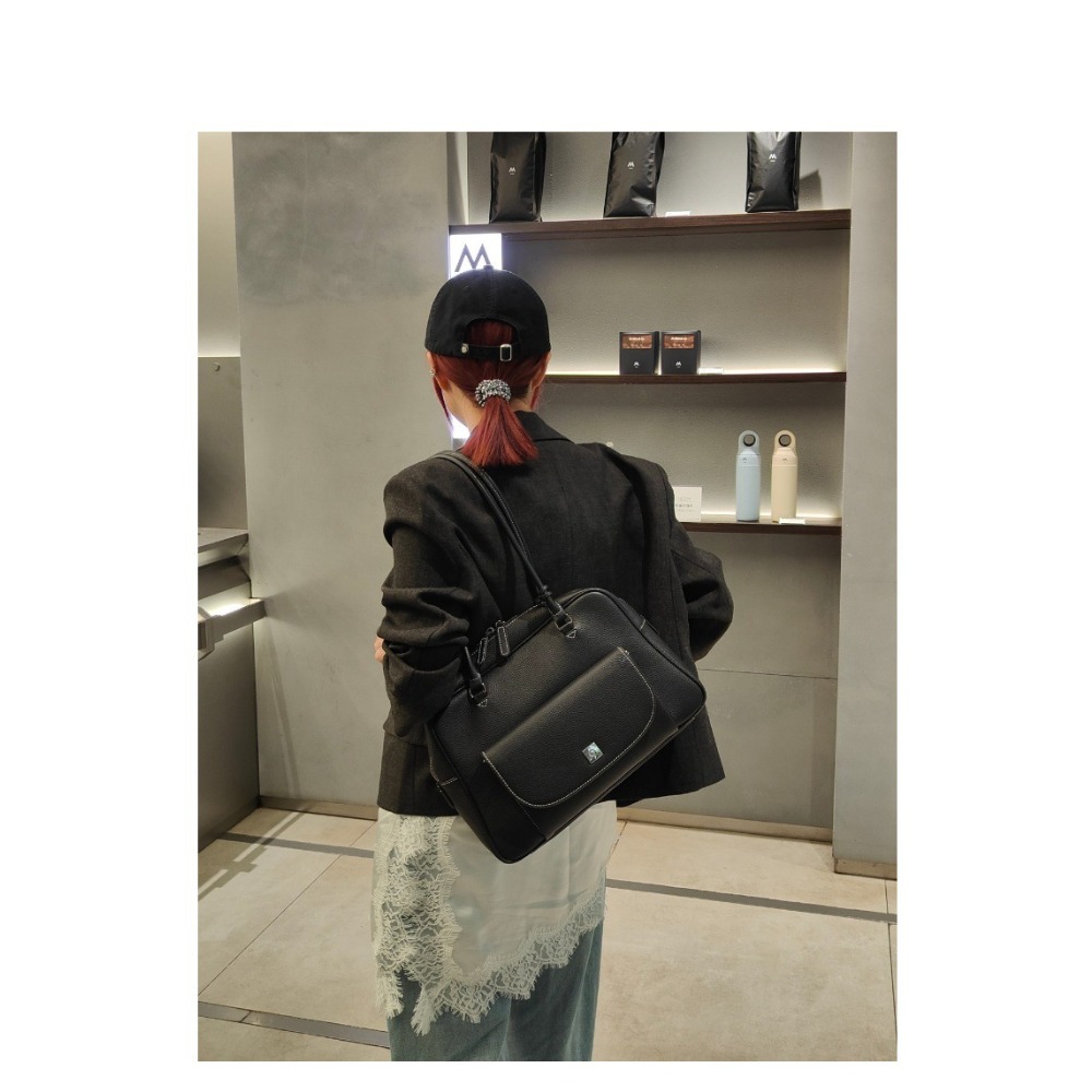 กระเป๋าโท้ทสะพายไหล่สไตล์เรโทร - Women Bags 2026 Trends บทวิจารณ์และราคา