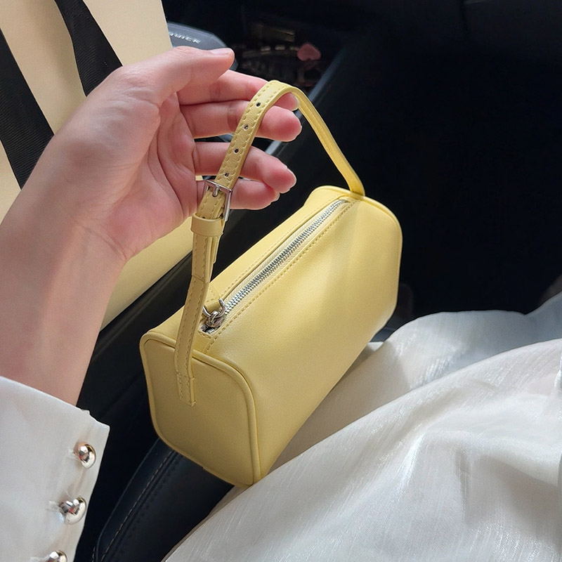 กระเป๋าถือทรงบอสตันลายลิ้นจี่ส - Women Bags 2026 Trends บทวิจารณ์และราคา